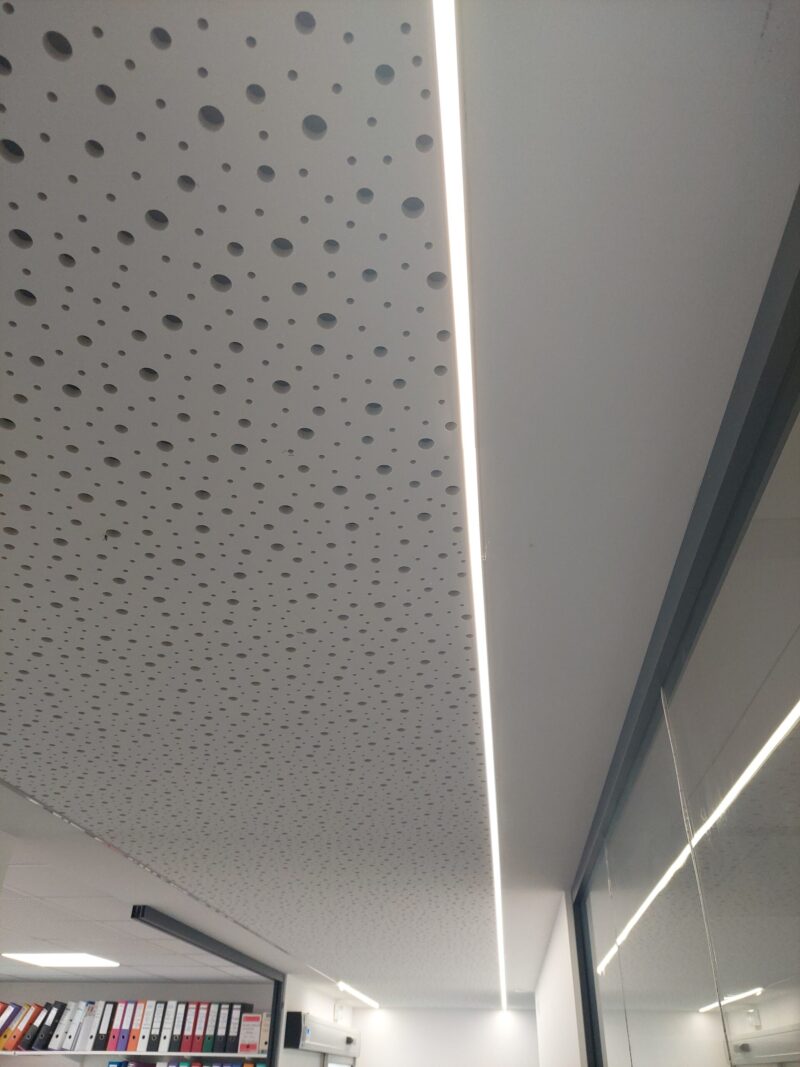 Plafond plaques de plâtres perforées pour l'acoustique de la salle de restaurant